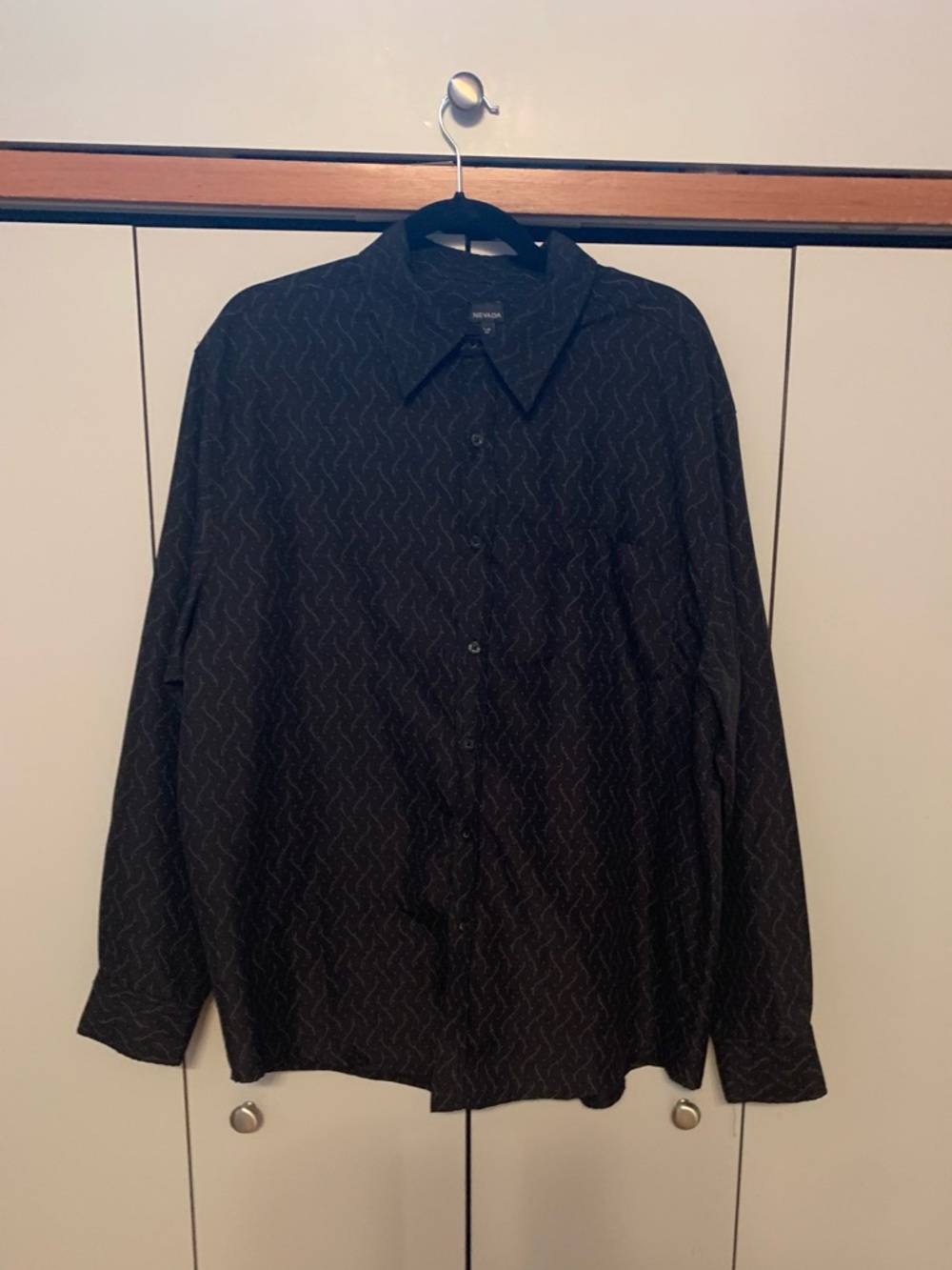 Men's Nevada Black Patterned Button-Down Shirt - in size large (44” chest)